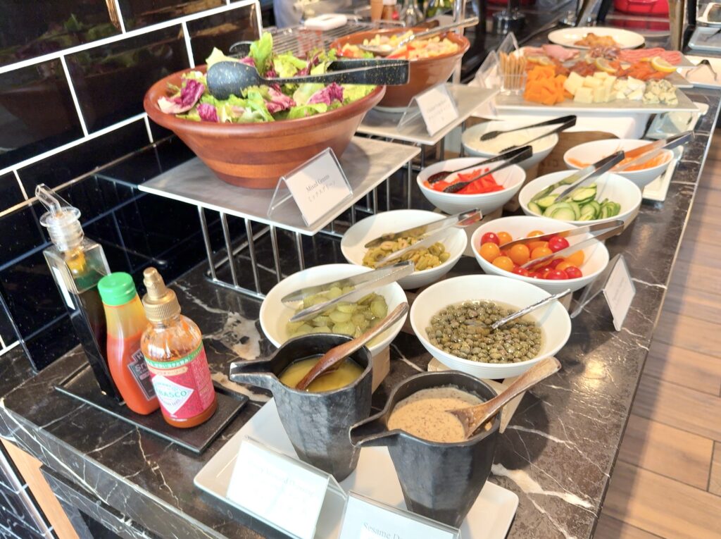 東山ニセコビレッジ・リッツ・カールトン・リザーブの朝食のサラダビュッフェ