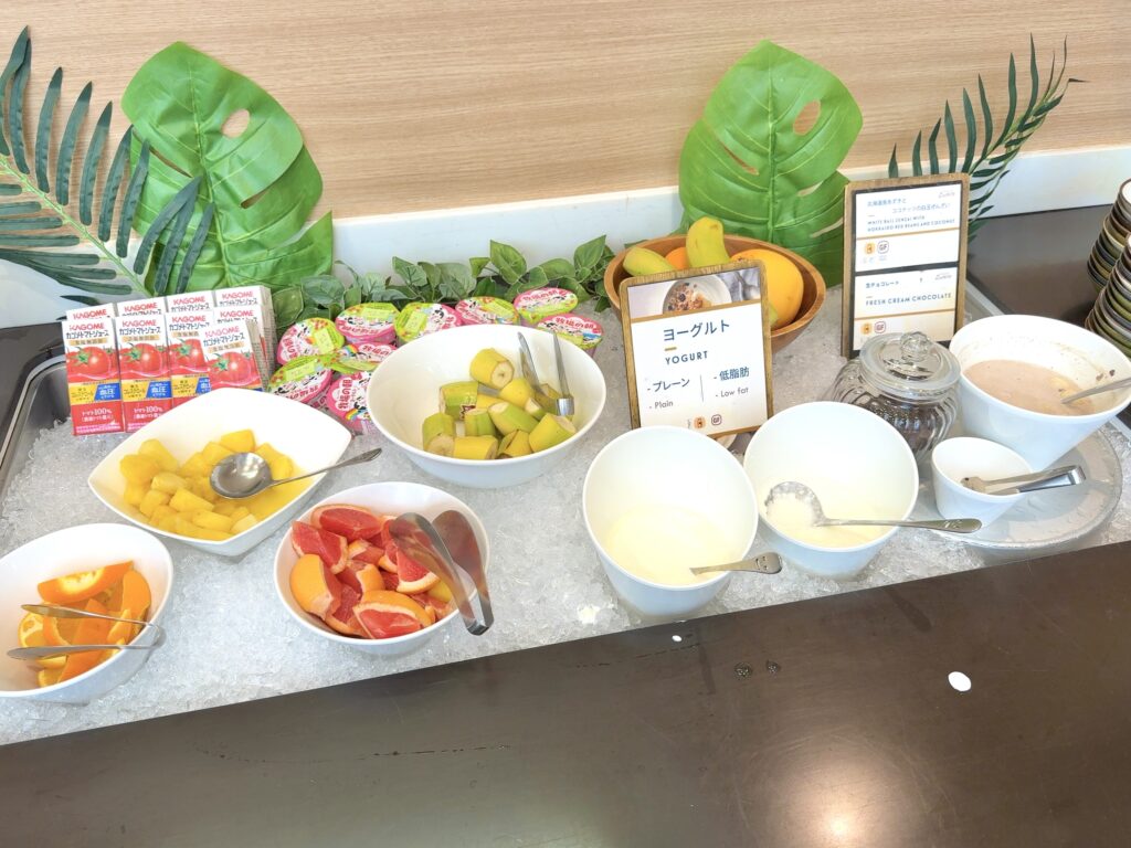 フェアフィールド・バイ・マリオット札幌の朝食レストラン「LUONTO(ルオント)」のデザート・フルーツコーナー
