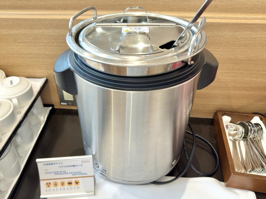フェアフィールド・バイ・マリオット札幌の朝食レストラン「LUONTO(ルオント)」のご飯・麺・汁ものコーナー