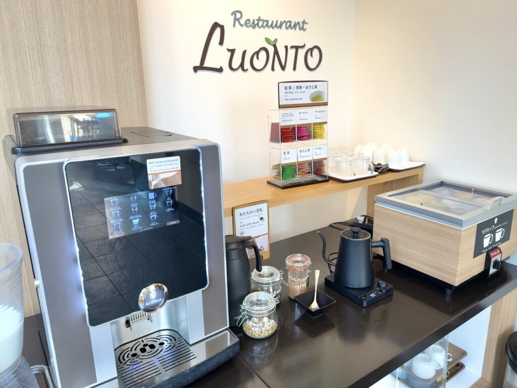 フェアフィールド・バイ・マリオット札幌の朝食レストラン「LUONTO(ルオント)」のドリンクコーナー
