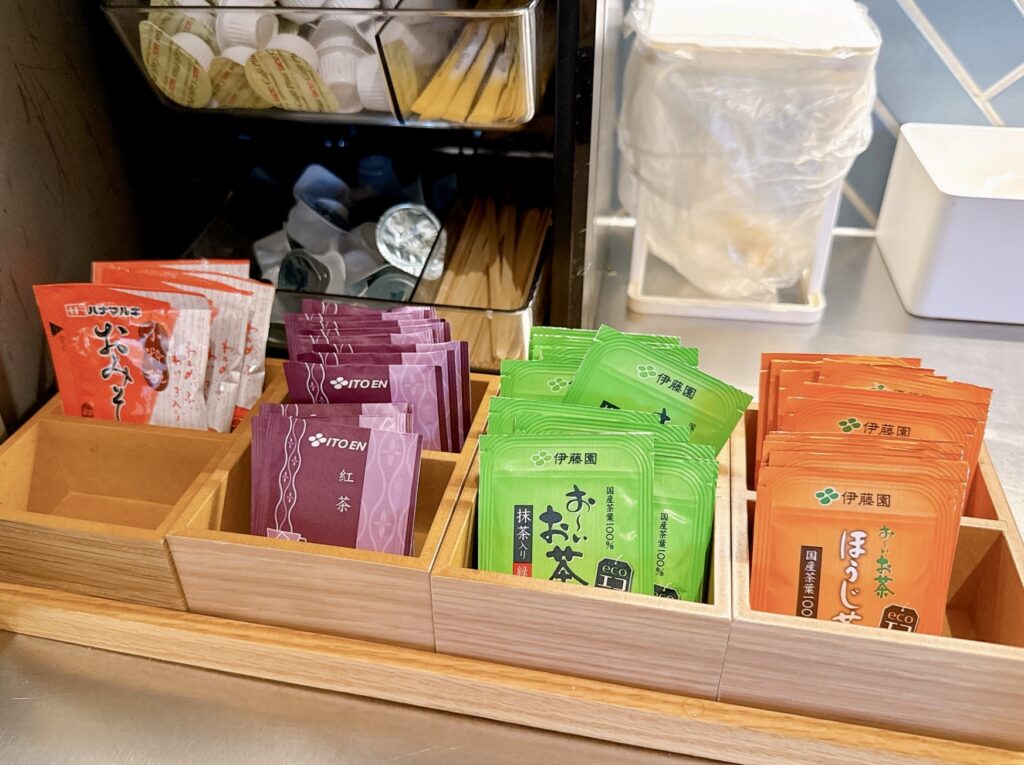 フェアフィールド・バイ・マリオット岐阜清流里山公園のカフェコーナー