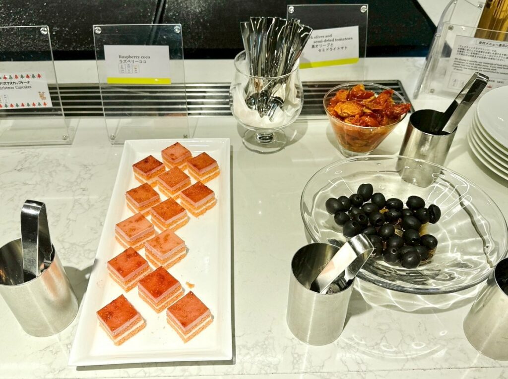 ウェスティン都ホテル京都のクラブラウンジ「ウェスティンクラブ」のコーディアル&デザートタイムの提供内容