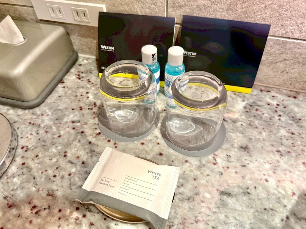 ウェスティン都ホテル京都の客室のバスルームアメニティ