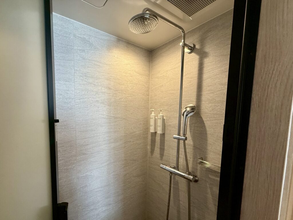 フェアフィールド・バイ・マリオット岐阜清流里山公園の客室シャワールーム