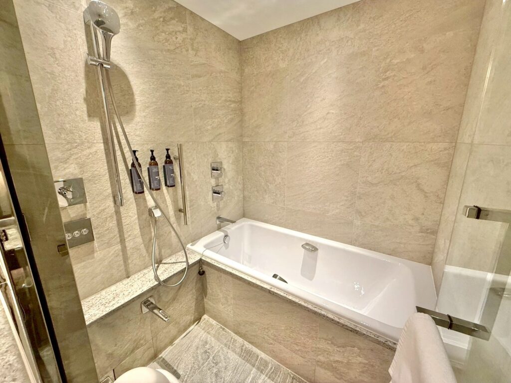 ウェスティン都ホテル京都の客室のバスルーム