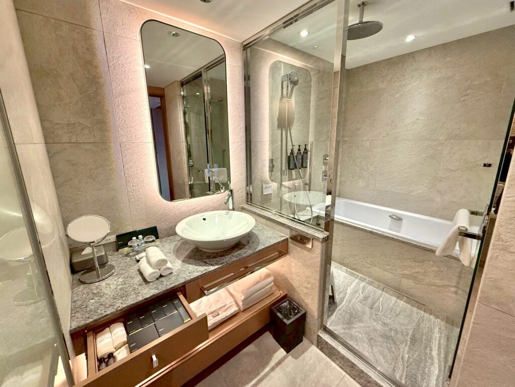 ウェスティン都ホテル京都の客室のバスルーム