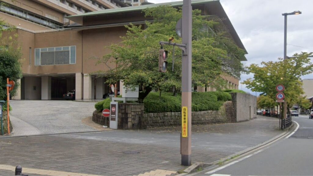 ウェスティン都ホテル京都の駐車場入り口（出口）