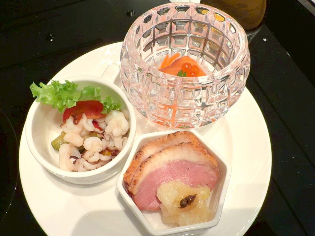 シェラトン都ホテル大阪のクラブラウンジのカクテルタイムの食事内容
