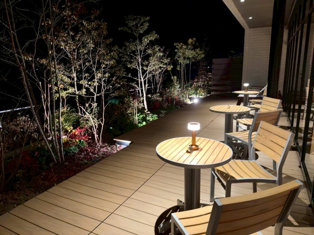 フェアフィールド・バイ・マリオット岡山津山のロビーラウンジのテラス