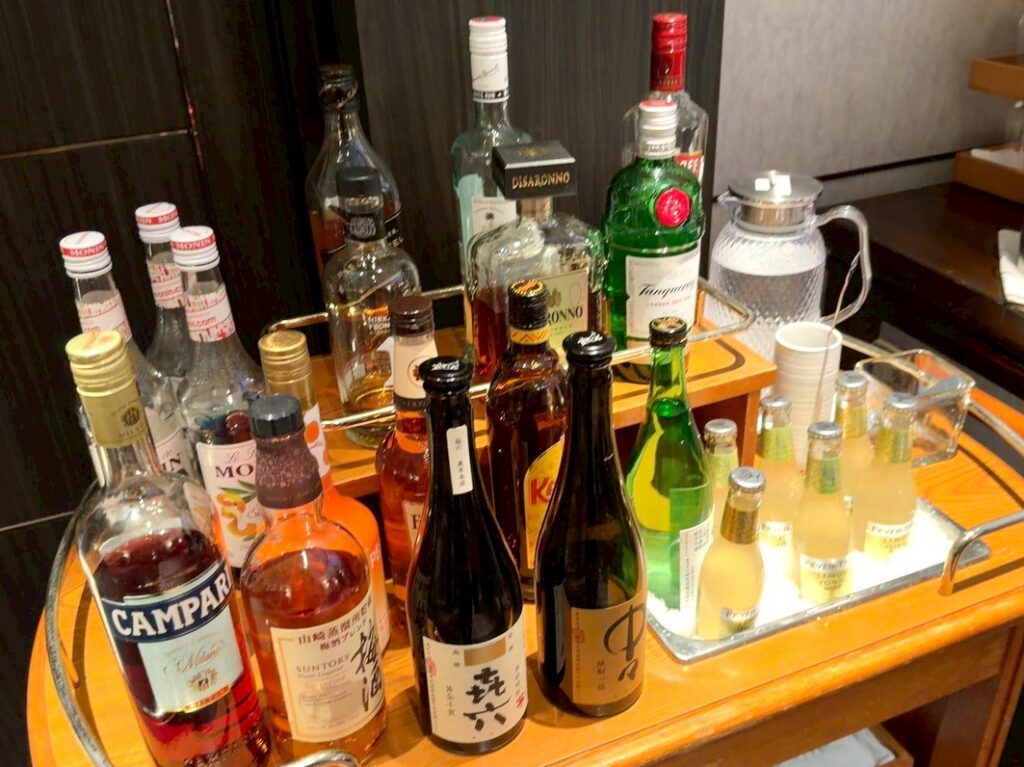 シェラトン都ホテル大阪のクラブラウンジのカクテルタイムの提供内容