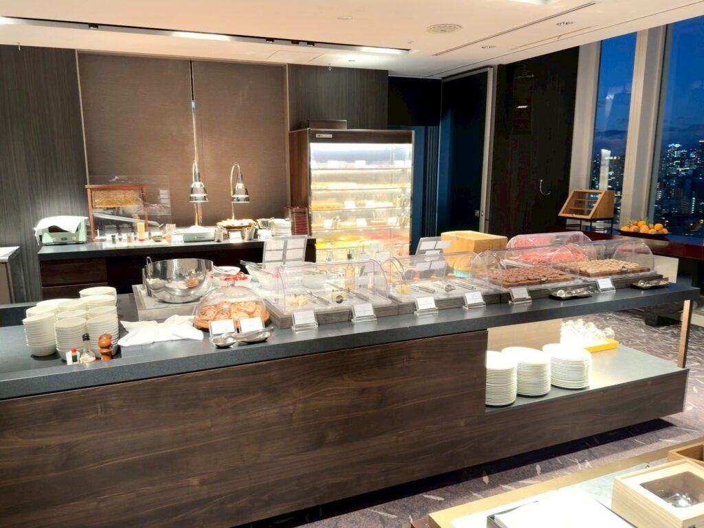 シェラトン都ホテル大阪のクラブラウンジのカクテルタイムの提供内容