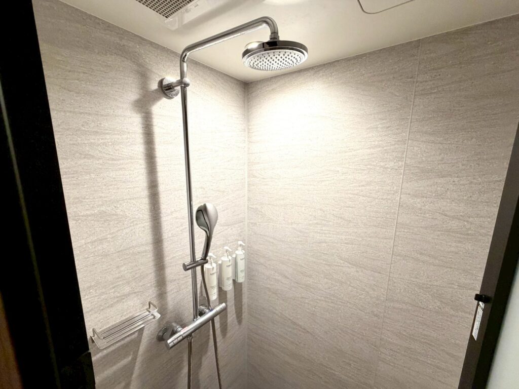 フェアフィールド・バイ・マリオット奈良天理山の辺の道の客室のシャワールーム