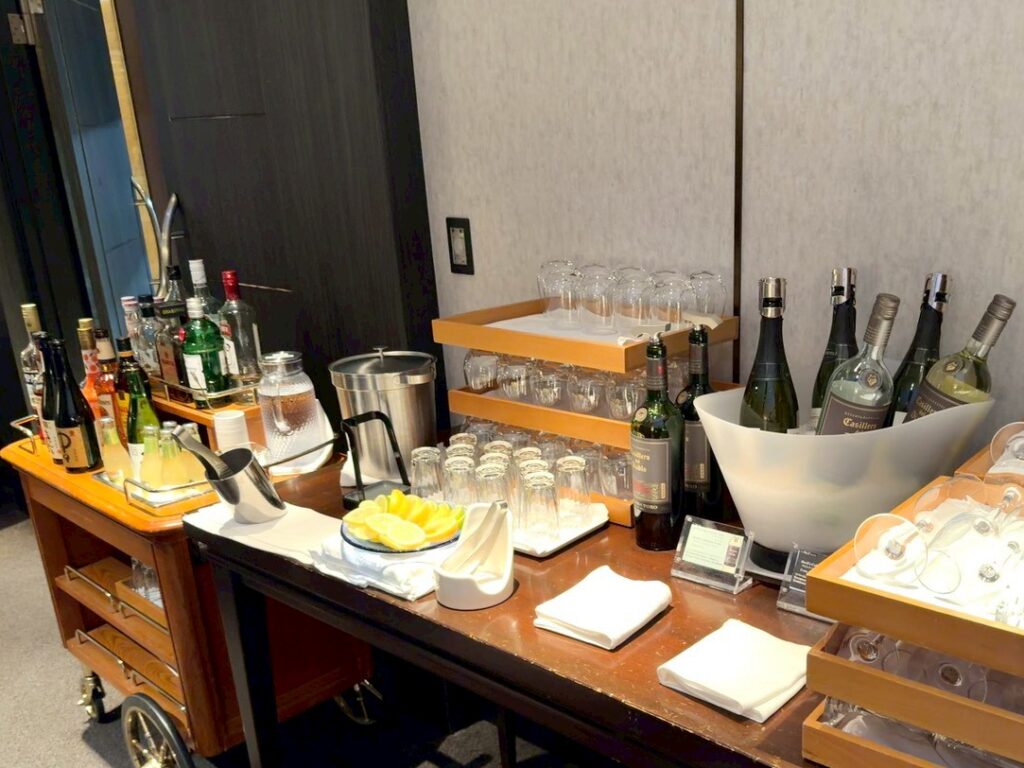 シェラトン都ホテル大阪のクラブラウンジのカクテルタイムの提供内容