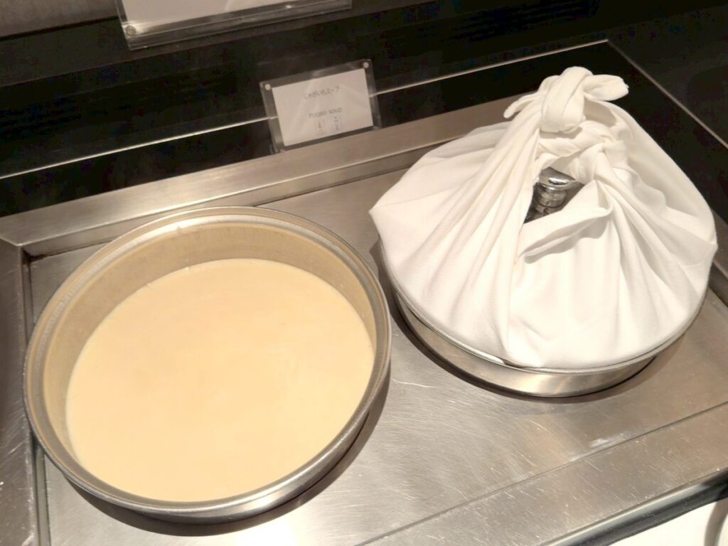 シェラトン都ホテル大阪のクラブラウンジのカクテルタイムの提供内容