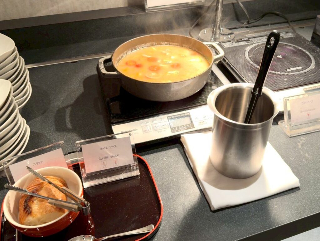 シェラトン都ホテル大阪のクラブラウンジのカクテルタイムの提供内容