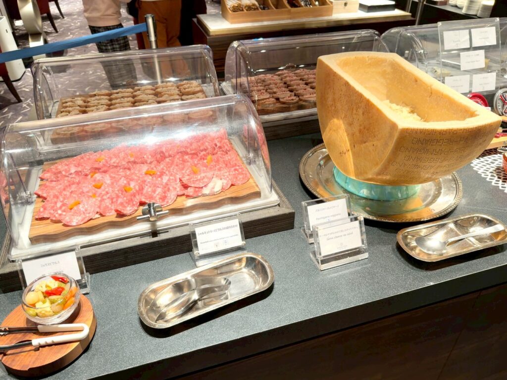 シェラトン都ホテル大阪のクラブラウンジのカクテルタイムの提供内容