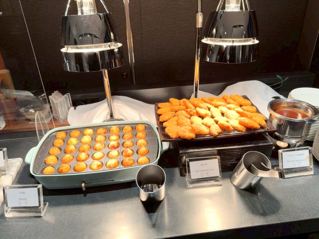 シェラトン都ホテル大阪のクラブラウンジのカクテルタイムの提供内容