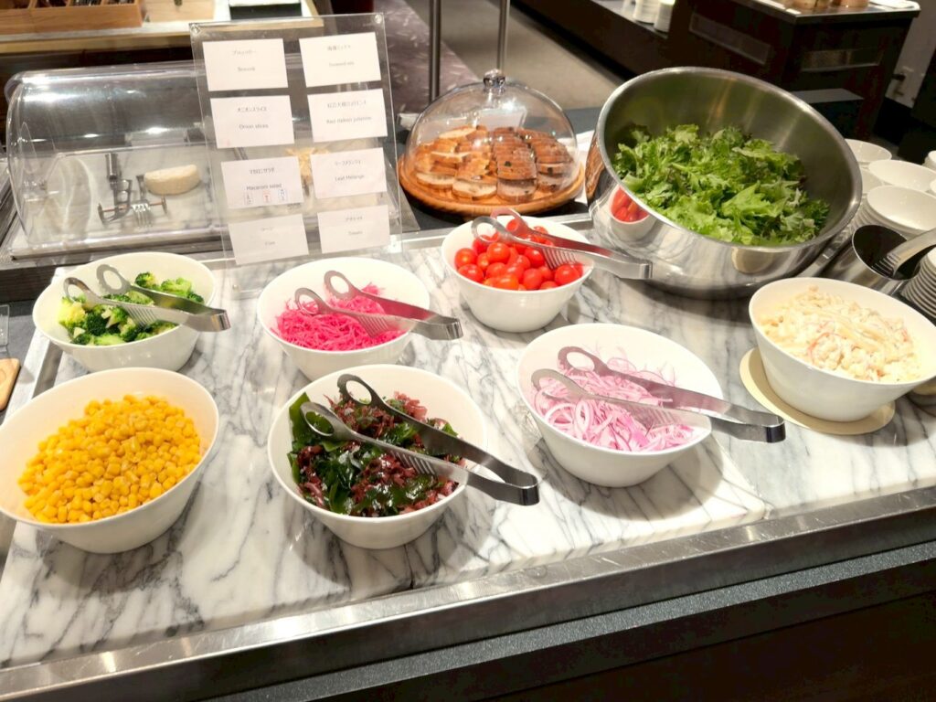 シェラトン都ホテル大阪のクラブラウンジのカクテルタイムの提供内容