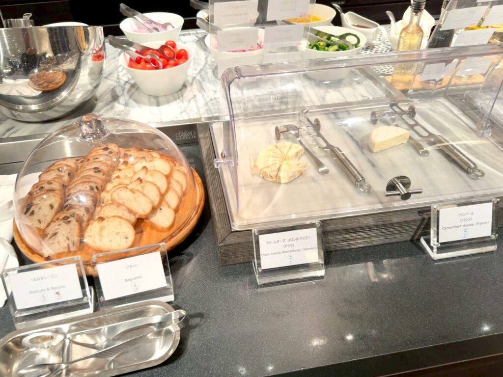 シェラトン都ホテル大阪のクラブラウンジのカクテルタイムの提供内容