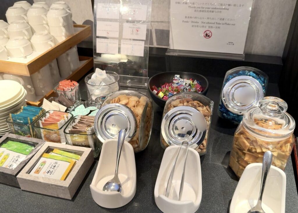 シェラトン都ホテル大阪のクラブラウンジのカクテルタイムの提供内容