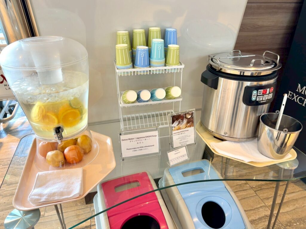 琵琶湖マリオットホテルのロビーのサービスドリンク