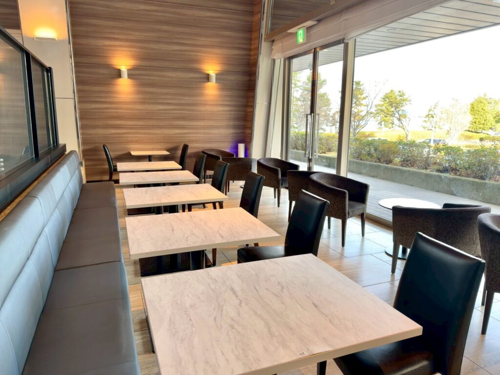 琵琶湖マリオットホテルのクラブラウンジ内装