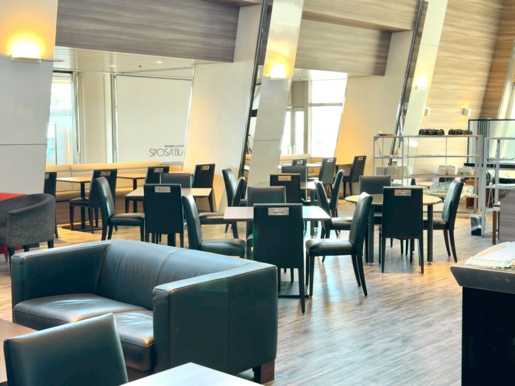 琵琶湖マリオットホテルのクラブラウンジ内装