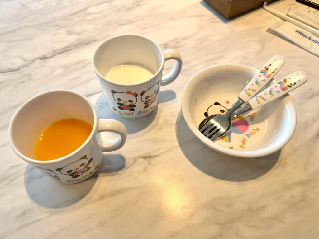 琵琶湖マリオットホテルの朝食レストラン「Grill&Dining G」の朝食ビュッフェの子供向け食器