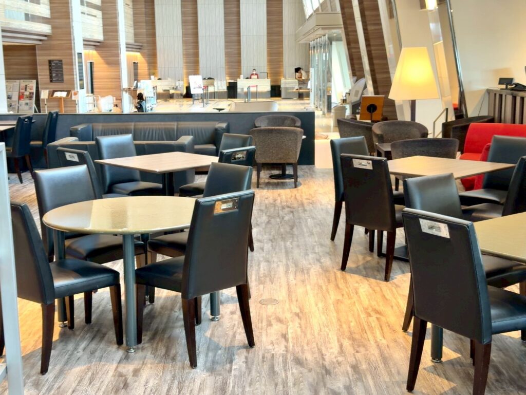 琵琶湖マリオットホテルのクラブラウンジ内装