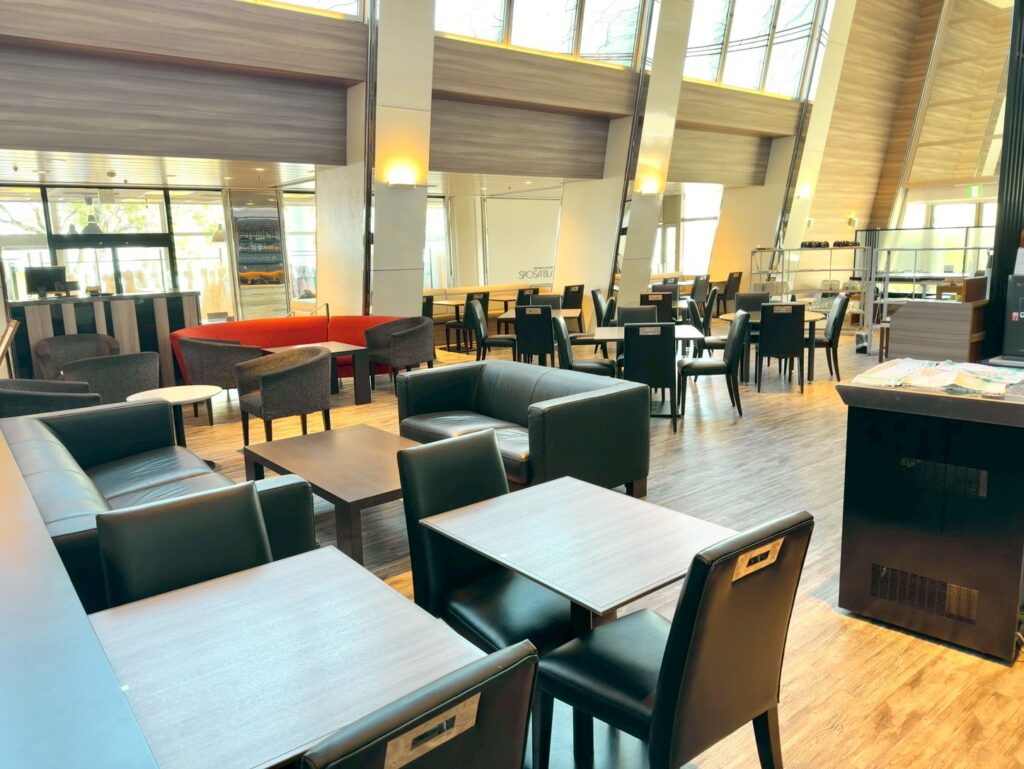 琵琶湖マリオットホテルのクラブラウンジ内装