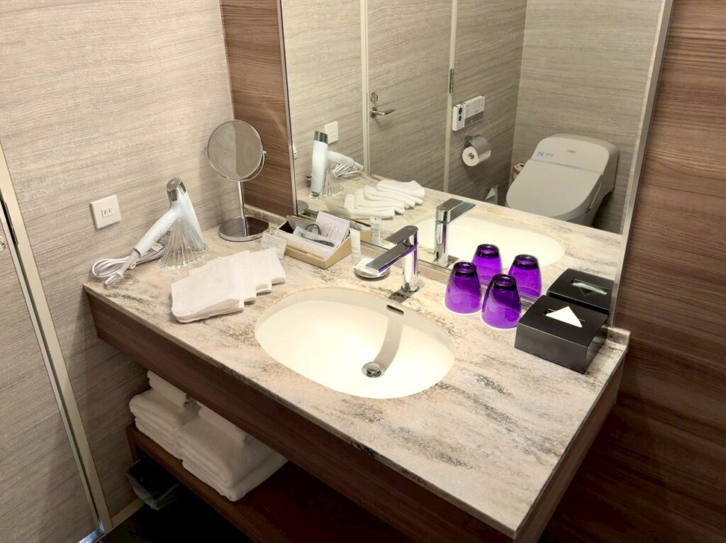 琵琶湖マリオットホテルの客室洗面バスルーム